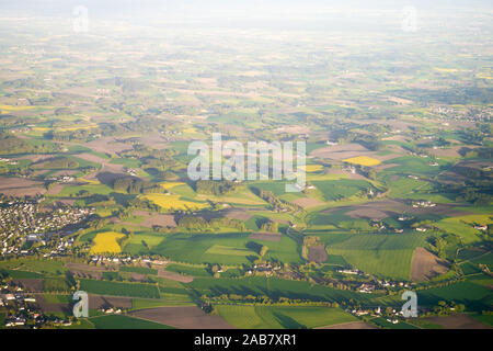 Ein Blick aus der Luft auf die bayerische Landschaft Stock Photo