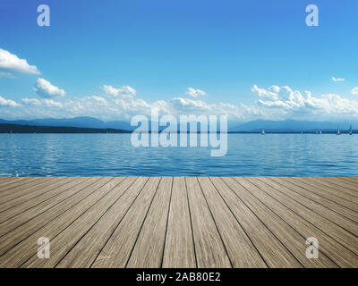 Sicht von einem Bootssteg aus auf den Starnberger See Stock Photo