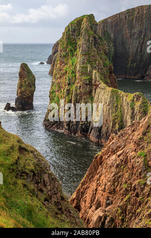 Westerwick, dramatic coastal views, red granite sea cliffs and stacks, West Mainland, Shetland Isles, Scotland, United Kingdom, Europe Stock Photo