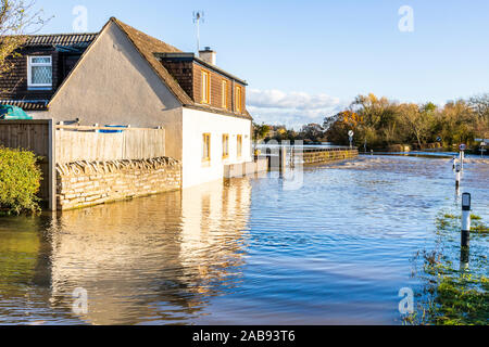 Cottage in floodwater from River Severn closing the B4213 on the approach to Haw Bridge in the Severn Vale village of Tirley, Glouceshire 18/11/2019 Stock Photo