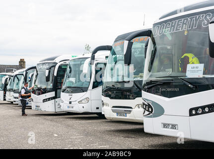 Coach and bus park with bus driver cleaning window, castle esplanade, Stirling Castle, Scotland, UK Stock Photo