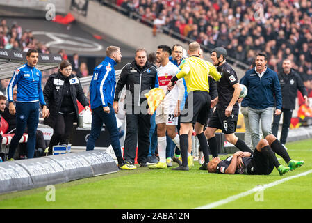 Stuttgart, Germany. 24th Nov 2019.STUTTGART, GERMANY - NOVEMBER 24: Herd formation at KSC Bank, Marc Lorenz (Karlsruher SC), Nicolas Gonzalez (VfB Stuttgart), Assistant Referee Christian Gittelmann, Damian Rossbach (Karlsruher SC) and Coach Alois Schwartz (Karlsruher SC). David Pisot (Karlsruher SC) is injured on the ground at the Football, 2. Bundesliga 2019/2020 - VfB Stuttgart v Karlsruher SC at the Mercedes-Benz Arena on November 24, 2019 in Stuttgart, GERMANY. Credit: Cal Sport Media/Alamy Live News Stock Photo