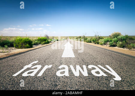 Eine unendlich lange Strasse mit der wegweisenden Aufschrift: 'far away' Stock Photo