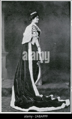 Halftone portrait of Mary Caroline, Countess of Minto (née Grey), (1858 - 1940), popular society figure, daughter of Gen. Hon. Charles Grey.  Mary Caroline was married in 1883 to Gilbert John Murray Kynynmond Elliot, 4th Earl of Minto, Viceroy and Governor General of India Stock Photo