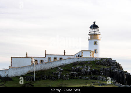 Neist Point ist eine kleine Halbinsel auf der schottischen Insel Skye und markiert mit ihrem Leuchtturm den westlichsten Punkt der Insel. Stock Photo