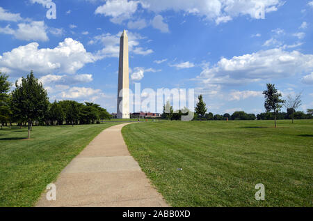 Washington Monument with green field, Washington DC, USA Stock Photo