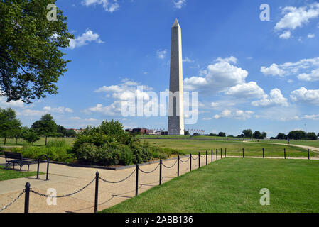 Washington Monument with green field, Washington DC, USA Stock Photo