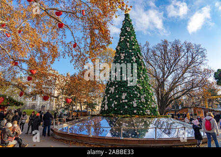 Vienna, Austria - 11.23.2019 : big christmas tree on the Rathausplatz advent market with people Stock Photo