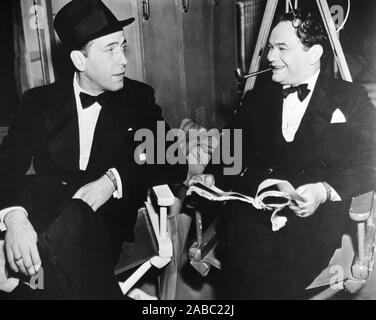 BULLETS OR BALLOTS, from left: Humphrey Bogart, Edward G. Robinson on set, 1936