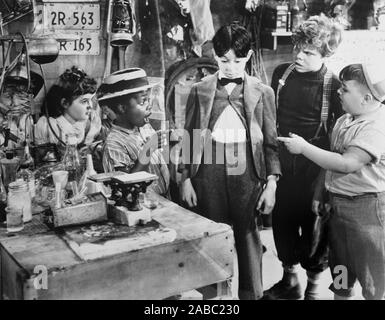 BUBBLING TROUBLES, from left: Leonard Landy, Darla Hood, Billie ...