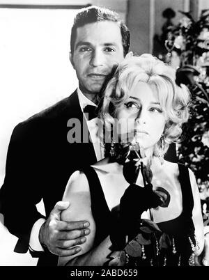 Quelle «Risate di Gioia» tra Moravia, Anna Magnani e Totò - La Stampa