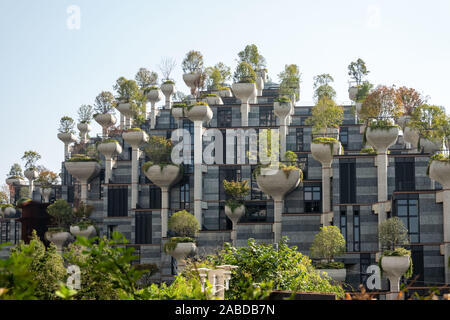 A view of 1000 trees, a commercial and entertainment complex owned by Tian An China Investments Company Limited, along the Suzhou River in Putuo distr Stock Photo