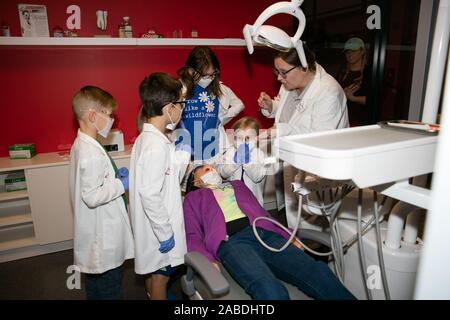 Houston, USA. 26th Nov, 2019. Kids role-play dentist at KidZania, a children's edutainment theme park, in Dallas, Texas, the United States, Nov. 26, 2019. The KidZania opened up last weekend in Dallas. At KidZania, kids can role-play more than 100 professions, including doctor, firefighter, model and TV anchor. Credit: Dan Tian/Xinhua/Alamy Live News Stock Photo