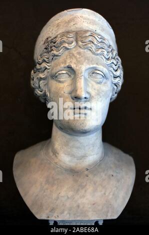 6539. Marble bust of Hera, the ancient Greek goddess of women, marriage, and family, 5th. C. BC. Stock Photo