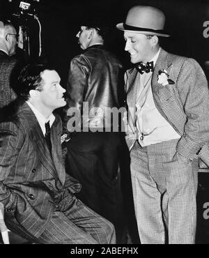 THE STAR MAKER, from left: Bing Crosby, Linda Ware, 1939 Stock Photo ...