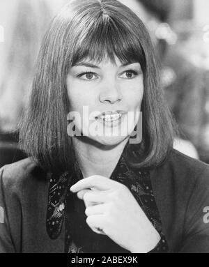 A TOUCH OF CLASS (1973) GLENDA JACKSON, GEORGE SEGAL TCHC 007 Stock ...