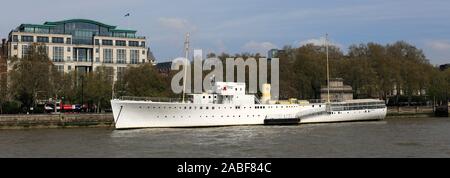 HMS Wellington (launched Devonport in 1934), Victoria Embankment, Temple Pier, River Thames, City of Westminster, London City, England. Stock Photo