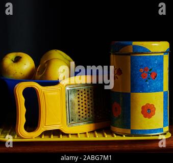 https://l450v.alamy.com/450v/2abg7m1/ingredients-for-some-vegetarian-meal-with-apples-a-graper-a-tin-and-a-blue-bowl-with-fresh-ripe-yellow-apples-on-black-background-close-up-copy-sp-2abg7m1.jpg