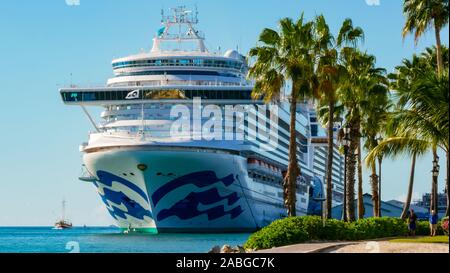 Closeup view of luxury passenger cruise ship docked in Aruba with paradise beach and palm trees as front view Stock Photo