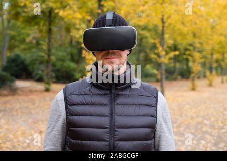 Man wearing VR virtual reality headset Stock Photo
