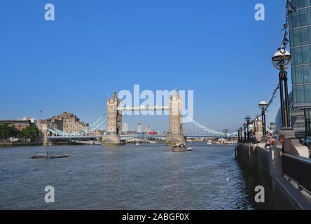 Tower Bridge, London, UK. 6th December 2015. The Santa in the City, fun ...