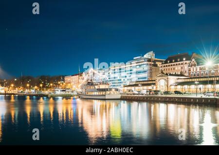 Helsinki, Finland. Night View Of Etelaranta Street. Vanha Kauppahalli, Old Market Hall. Stock Photo