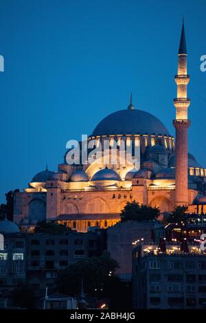 Istanbul: night skyline of the city with view of the illuminated Suleymaniye mosque, Ottoman imperial mosque commissioned by Suleiman the Magnificent Stock Photo