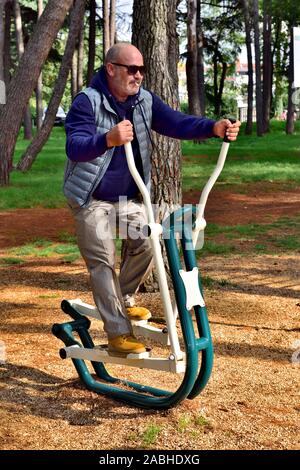 Simple step exercise machine out in the open in public park particularly aimed at the elderly but for anyone to use Stock Photo