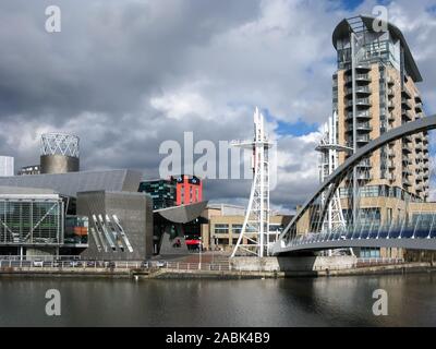 The Lowry Theatre, Imperial Point residential building and the Lowry footbridge, The Quays, Salford, Manchester, England, UK Stock Photo