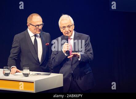 Duesseldorf, Deutschland. 22nd Nov, 2019. left to rightStefan SCHULZE-HAUSMANN (initiator DNP), Klaus TOEPFER (potter) (GER, politician) Awarding of the German Sustainability Award on 22.11.2019 in Duesseldorf/Germany. | Usage worldwide Credit: dpa/Alamy Live News Stock Photo