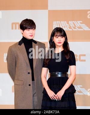 Ahn Jae-Hyun and Oh Yeon-Seo, Nov 27, 2019 : South Korean cast members Ahn Jae-Hyun (L) and Oh Yeon-Seo attend a press conference for MBC's new drama, 'Love With Flaws' in Seoul, South Korea. Credit: Lee Jae-Won/AFLO/Alamy Live News Stock Photo