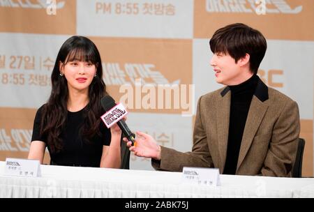 Ahn Jae-Hyun and Oh Yeon-Seo, Nov 27, 2019 : South Korean cast members Ahn Jae-Hyun (R) and Oh Yeon-Seo attend a press conference for MBC's new drama, 'Love With Flaws' in Seoul, South Korea. Credit: Lee Jae-Won/AFLO/Alamy Live News Stock Photo