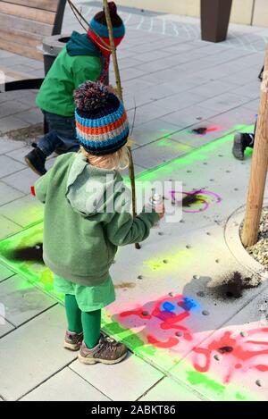 Children spray pictures on the asphalt at the street festival 'Green Street Happening' of the citizens' initiative '§More Grün...im Domagkviertel'. [automated translation] Stock Photo