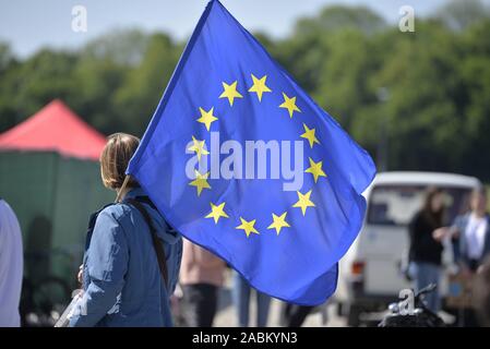 a demonstration holds a European flag on the Fridays for Future demonstration on the Theresienwiese in Munich. [automated translation] Stock Photo