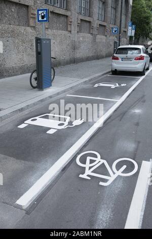 New parking spaces and parking markings in Amalienstraße. Here are new parking spaces in front of a charging station. [automated translation] Stock Photo