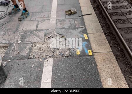 Modernisation work on the underground S-Bahn station of Munich Central Station during the night-time closure of the main line at the weekend. The replacement of damaged floor slabs, which can become tripping hazards for passengers, is one of the costly but important renovation measures. [automated translation] Stock Photo