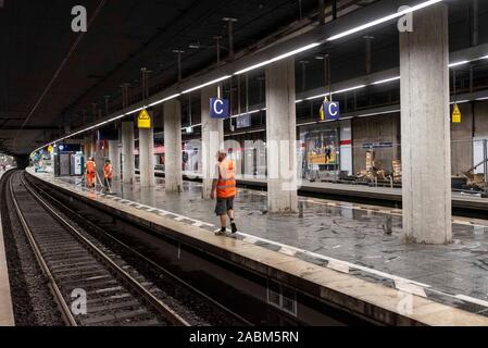 Modernisation work on the underground S-Bahn station of Munich Central Station during the night-time closure of the main line at the weekend. [automated translation] Stock Photo