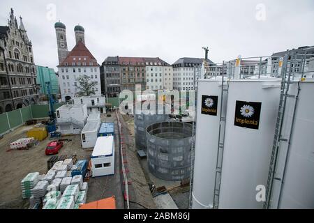 Two and a half years after the ground-breaking ceremony, the main work for the planned S-Bahn stop of the second trunk line begins with large construction equipment: the filling material bentonite is stored in the silos to stabilize the walls during the drilling. On the left side you can see the new town hall. [automated translation] Stock Photo