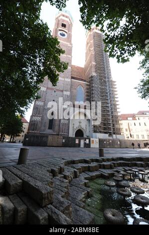 Frauenplatz in front of the cathedral of Our Lady, the Munich Frauenkirche. [automated translation] Stock Photo