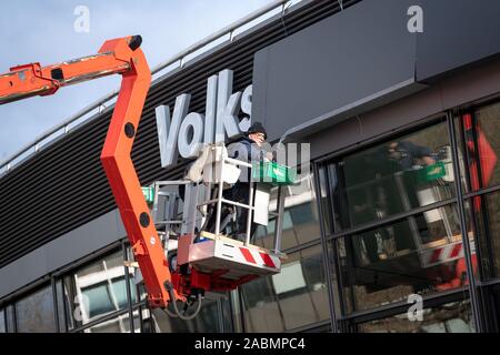 Brunswick, Germany. 28th Nov, 2019. Workers put plates in front of the hall name. At the sponsor's request, the 'Volkswagen Halle' lettering will be concealed during the AfD federal party congress. The AfD is holding its federal party conference in Braunschweig from 30 November to 1 December. Credit: Sina Schuldt/dpa/Alamy Live News Stock Photo