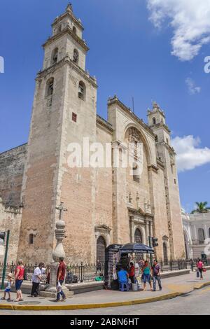 Cathedral de San Ildefonso, Plaza de la Independencia, Merida, Yucatan, Mexiko Stock Photo