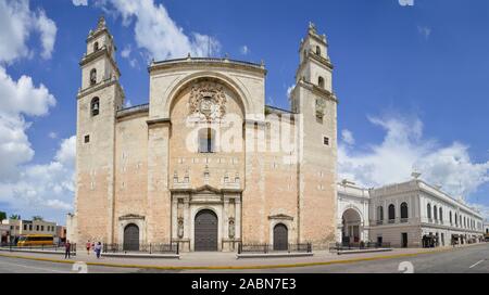 Cathedral de San Ildefonso, Plaza de la Independencia, Merida, Yucatan, Mexiko Stock Photo