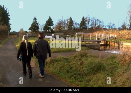 Glasgow, Scotland, UK. 28th Nov, 2019. UK Weather: Sunny end to a changeable day on the canal at Clydebank portents the cold weather ahead from clear sky over the city. Credit: gerard ferry/Alamy Live News Stock Photo
