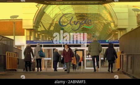 Glasgow, Scotland, UK. 28th Nov, 2019. UK Weather: Sunny end to a changeable day on the canal at Clydebank Clyde shopping centre swan bridge portents the cold weather ahead from clear sky over the city. Credit: gerard ferry/Alamy Live News Stock Photo