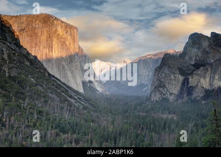 Dramatic sunset over Yosemite Valley from Tunnel View Stock Photo