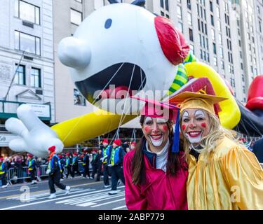 New York, USA. 28th Nov, 2019. Performers smile in front of the 'Diary of a Wimpy Kid' balloon during Macy's Thanksgiving Parade in New York City. Credit: Enrique Shore/Alamy Live News Stock Photo