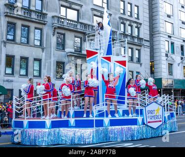 New York, USA,  28 November 2019.  Miss America 2019 Nia Franklin waves from atop the Big City Cheer! float during Macy's Thanksgiving Parade in New York City.   Credit: Enrique Shore/Alamy Live News Stock Photo