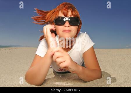 Junge Frau schneidet Grimassen Stock Photo