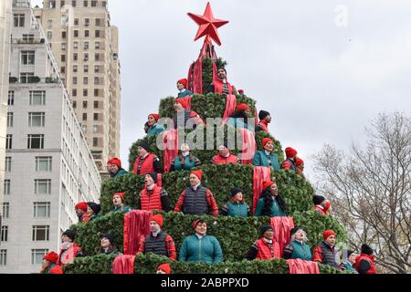 New York, United States. 28th Nov, 2019. New York, NY, USA. November 28, 2019. Balloons of many characters seen floating over Columbus Circle during the 93rd annual Macy's Thanksgiving Day Parade in New York, Thursday, Nov. 28, 2019. (Photo by Ryan Rahman/Pacific Press) Credit: Pacific Press Agency/Alamy Live News Stock Photo