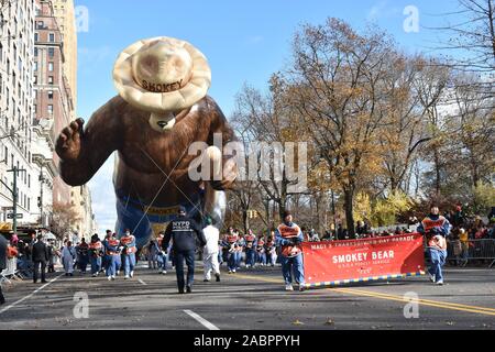New York, United States. 28th Nov, 2019. New York, NY, USA. November 28, 2019. Smokey Bear Balloon seen floating over Columbus Circle during the 93rd annual Macy's Thanksgiving Day Parade in New York, Thursday, Nov. 28, 2019. (Photo by Ryan Rahman/Pacific Press) Credit: Pacific Press Agency/Alamy Live News Stock Photo